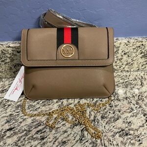 NWT Marilyn Monroe MM dark tan with red interior 9x7